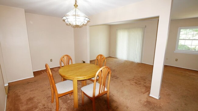 Building Photo - End Unit Townhouse with Full Basement 2BR ...