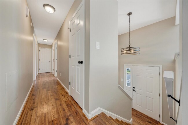Building Photo - 5184 Orchard Hill Dr