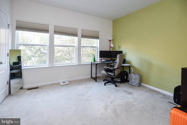 Building Photo - 608 Parkside Pl NE