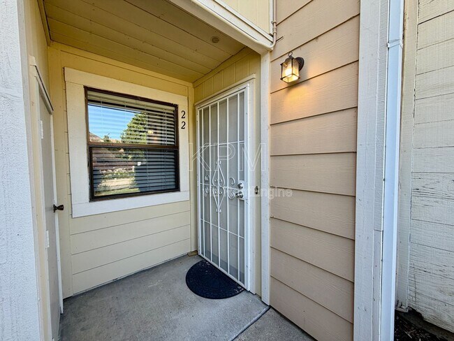 Building Photo - 1537 Pyrenees Ave