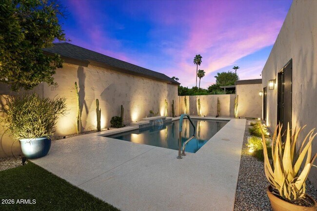 Building Photo - 7922 E Crestwood Way