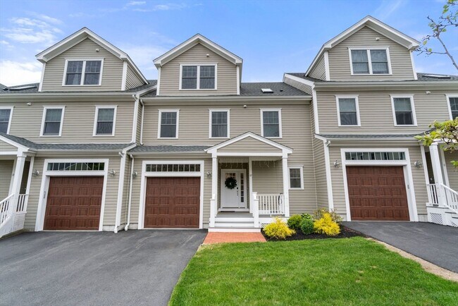 Primary Photo - 12 Blueberry Hill Ln
