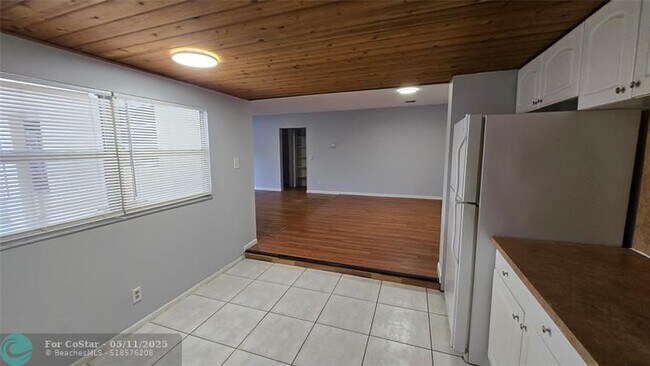 Building Photo - 6220 SW 41st Ct