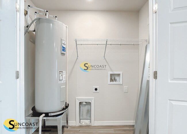 Building Photo - 815 Pineaire St