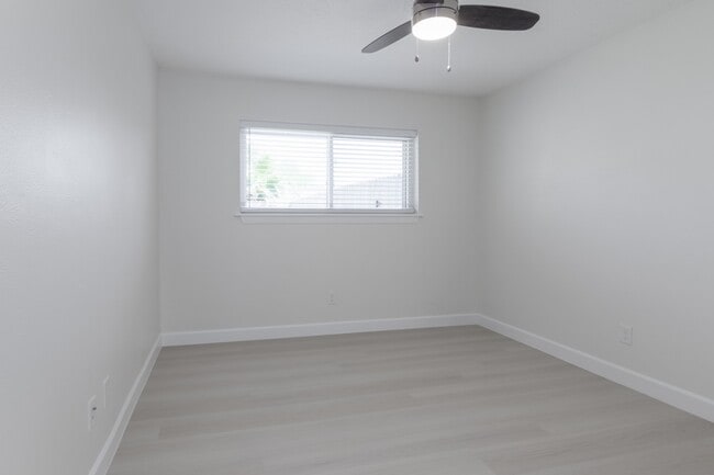 Building Photo - 1007 Cedar St