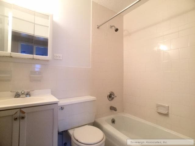 Building Photo - 3333 Broadway