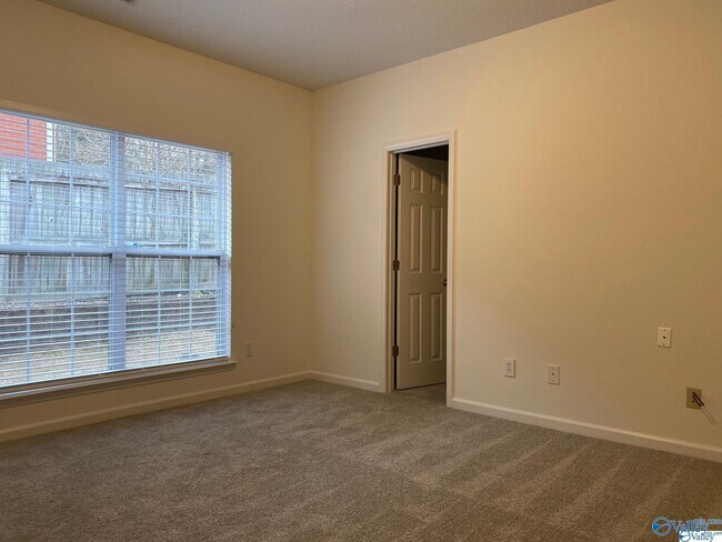 Building Photo - 417 Barrington Hills Dr