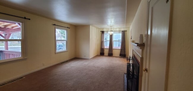 Building Photo - 1217 1/2-1220 1/2 N 26th St