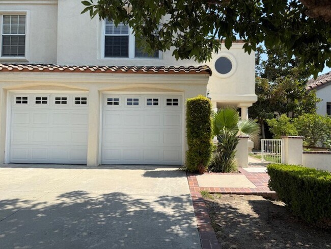 Building Photo - ****1/2 month off rent*****Spacious Home i...