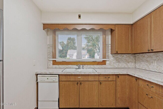 Building Photo - 92 Daytona Ave