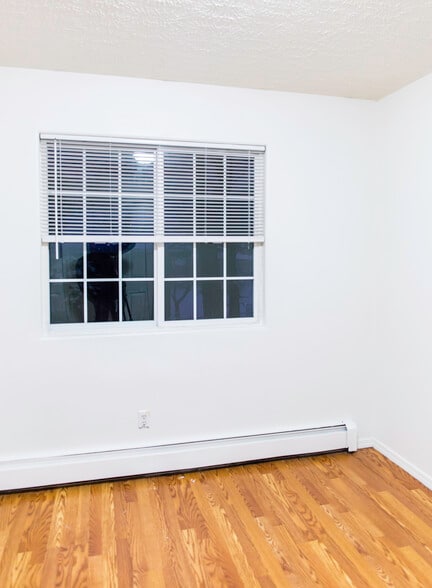 Building Photo - 1805 Dare Ave