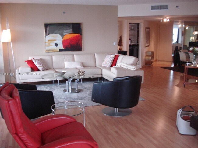 Building Photo - 3600 Yacht Club Dr