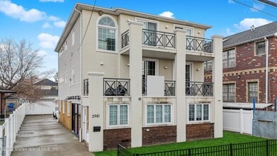 Building Photo - 2981 Hylan Blvd