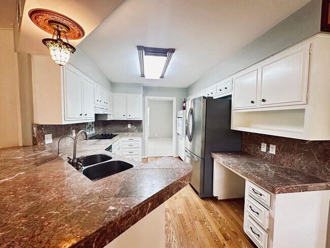 Building Photo - 425 Zephyr Dr