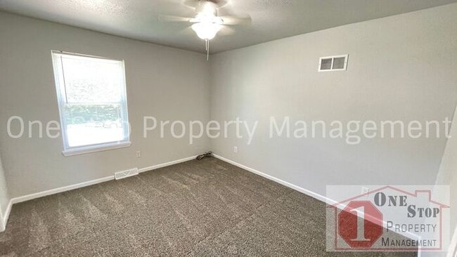 Building Photo - Charming 3-bedroom, 1-bathroom in Independ...
