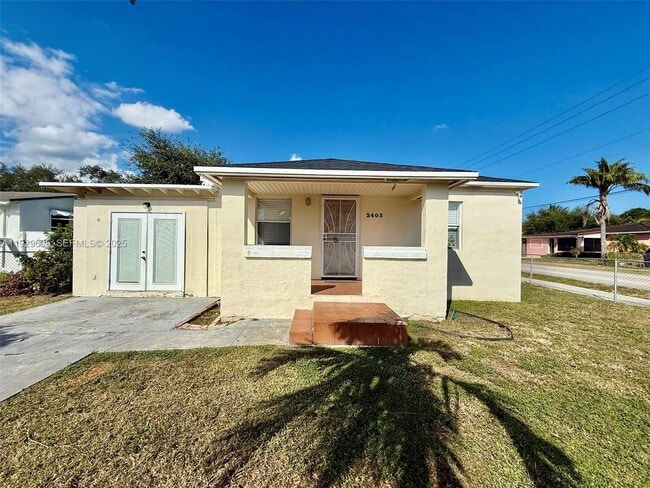 Building Photo - 2403 Scott St