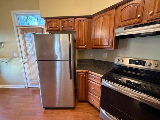 Building Photo - 810 Beverley Dr