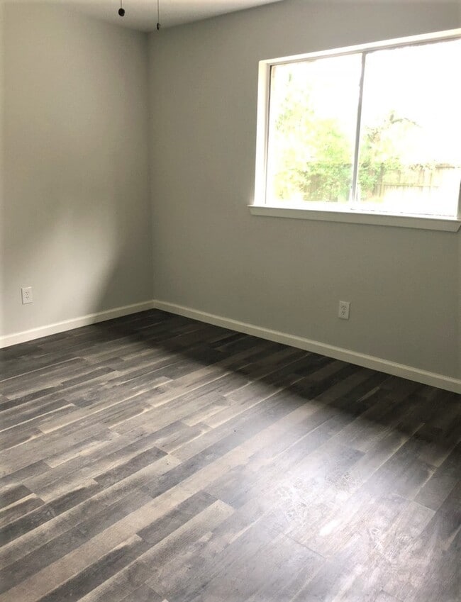 Building Photo - 1919 Oakwell Ln