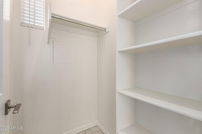 Building Photo - 1535 E Dublin St