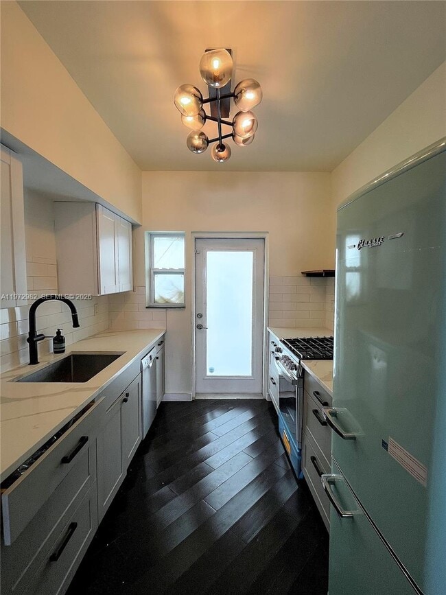 Building Photo - 742 12th St