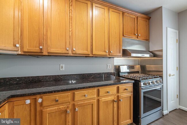 Building Photo - 24635 Kings Canyon Square
