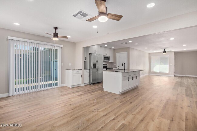 Building Photo - 1747 S Windsor