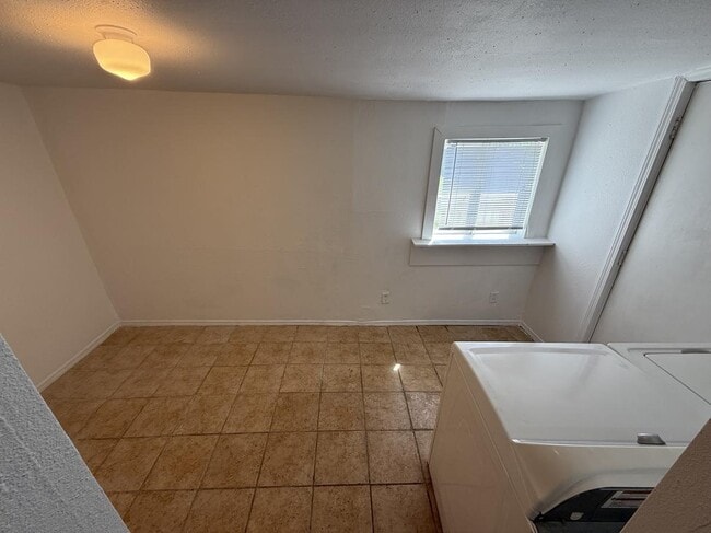 Building Photo - 415 9th Ave