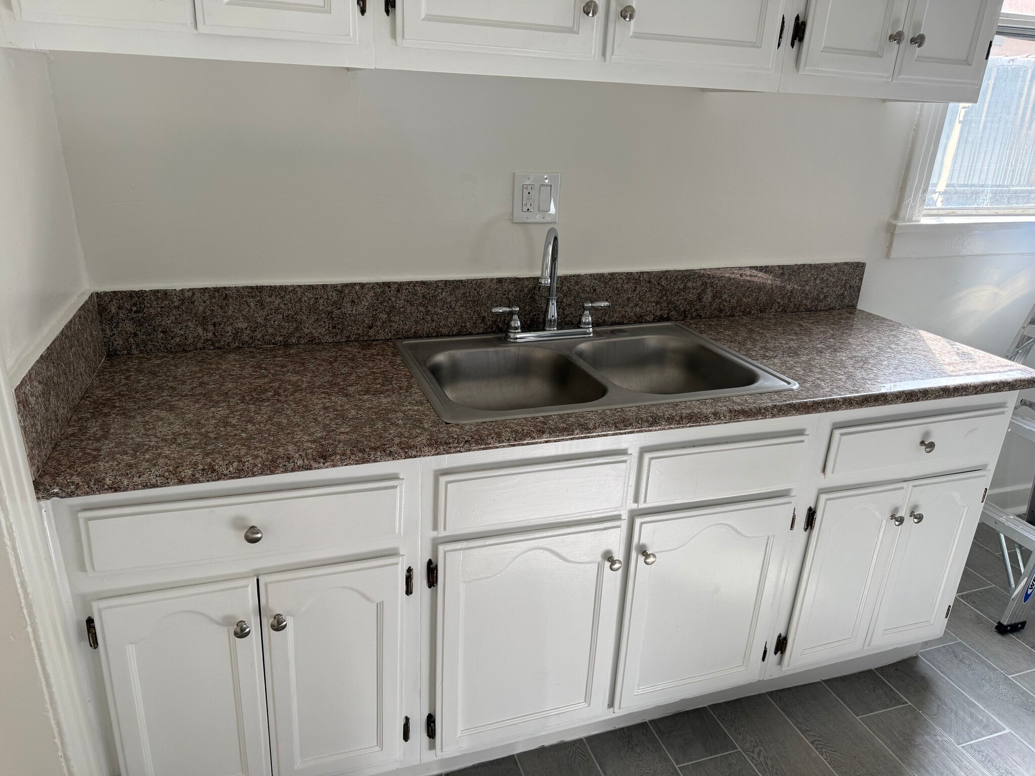 Building Photo - 2815 1/4 S Norton Ave