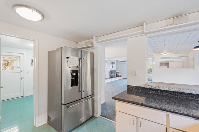 Building Photo - 6807 Aurora Ave N