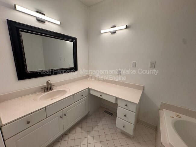 Building Photo - 102 Powder Mill Ct