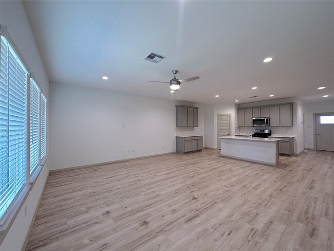 Building Photo - 29402 Ella Larchmont Ct