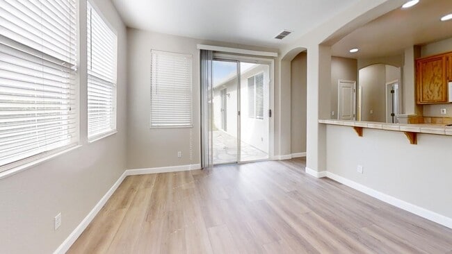 Building Photo - 3855 Saintsbury Dr