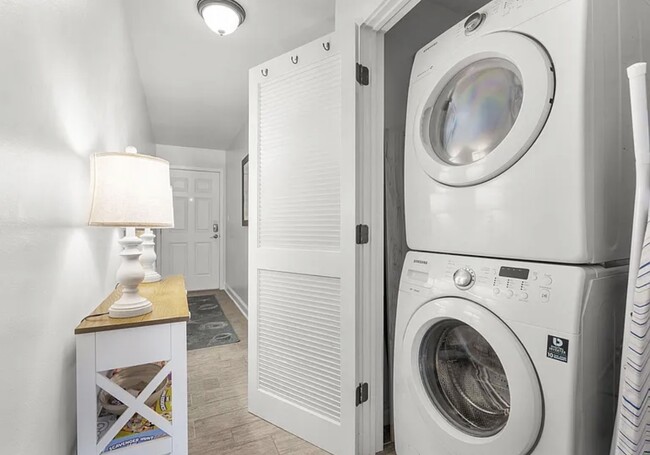 Building Photo - 485 Gulf Shore Dr