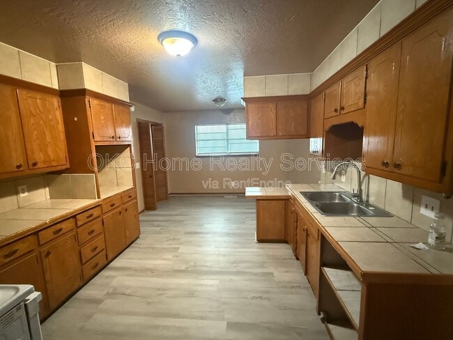 Building Photo - 118 SW 1st St