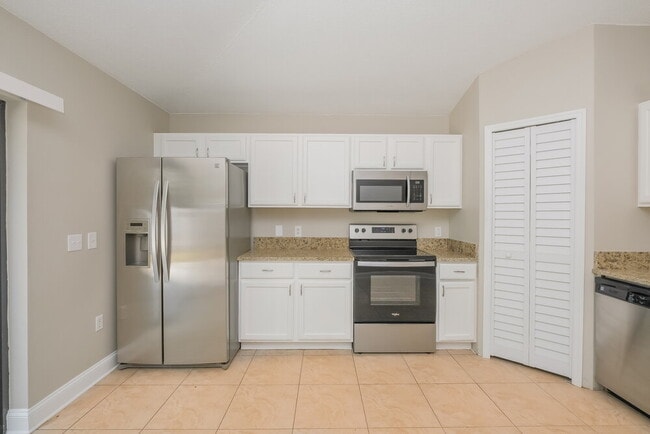 Building Photo - 1018 Brenton Leaf Dr