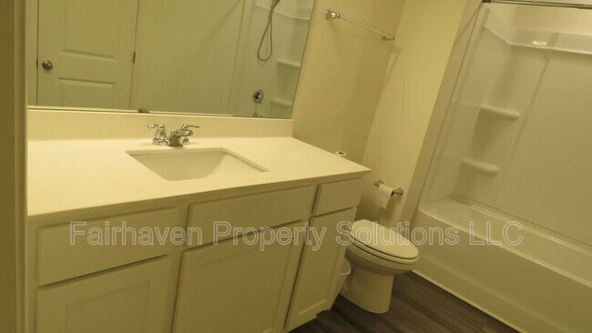 Building Photo - 1050 Paddington Dr