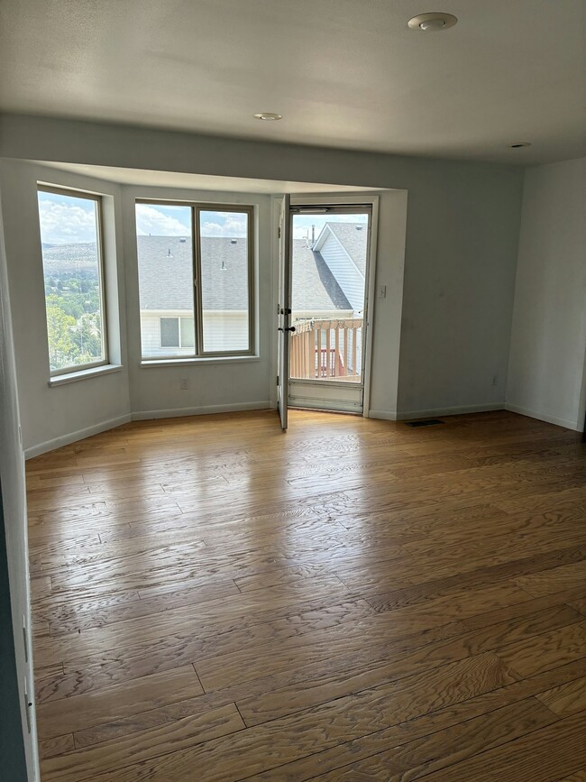 Building Photo - 2092 Colonial Dr