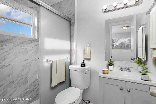 Building Photo - 115 Seminole Ave W