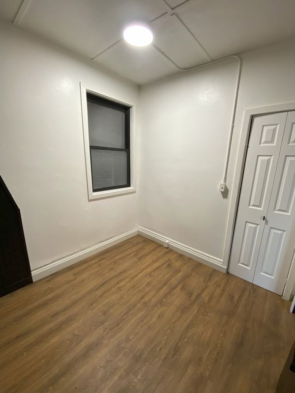 Building Photo - 211 9th St