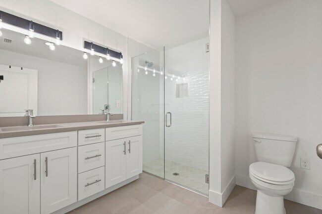 Building Photo - 1392 San Cristobal Ave