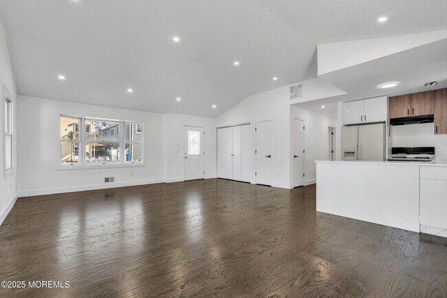 Building Photo - 526 Bradley Blvd