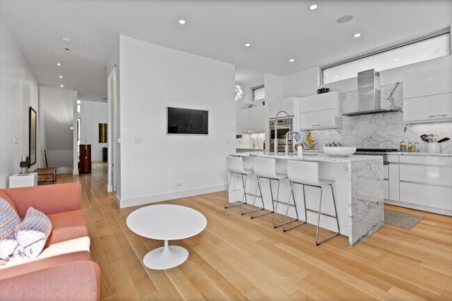 Building Photo - 1823 W Race Ave