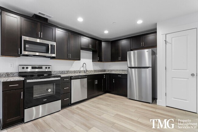 Building Photo - 977 Creer Way