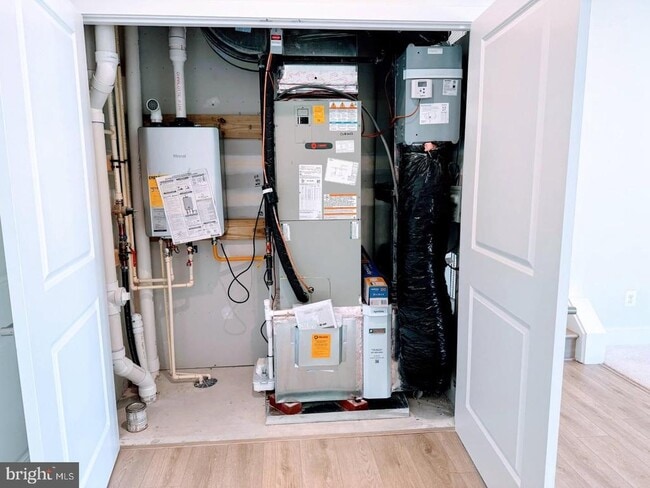 Building Photo - 122 Galaxy Pl