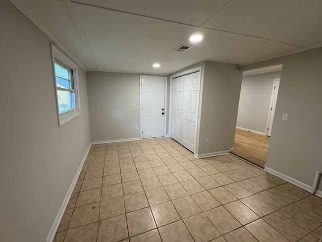 Building Photo - 260 N Governors Blvd