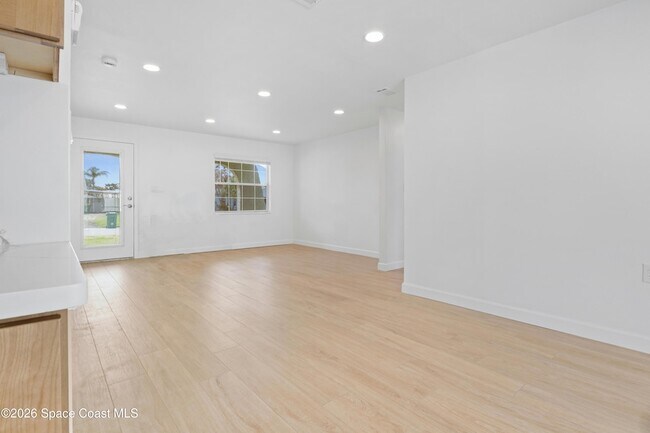 Building Photo - 2076 Abalone Ave