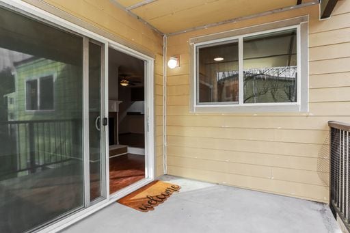 Building Photo - 2 bedroom 1 bath Condo for Rent in Everett WA