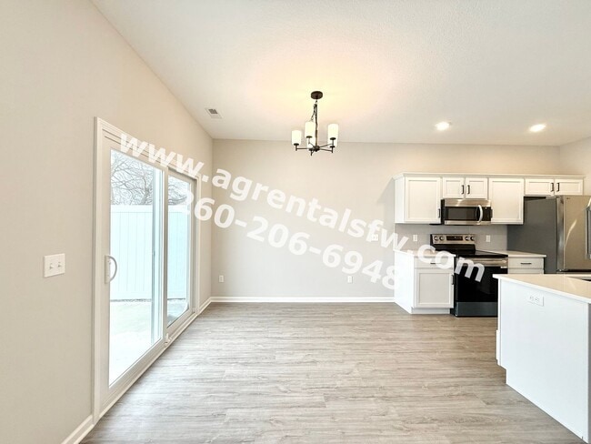 Building Photo - 3 Bedroom/ 1.5 Bath