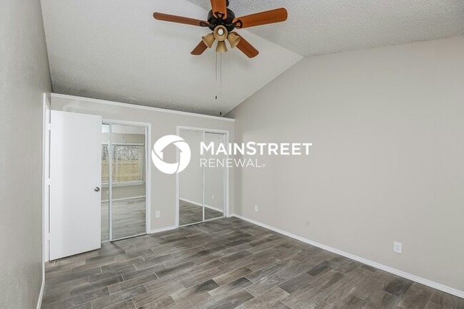 Building Photo - 3 Bedroom Pet-Friendly Home in Fort Worth, TX with Main Street Renewal