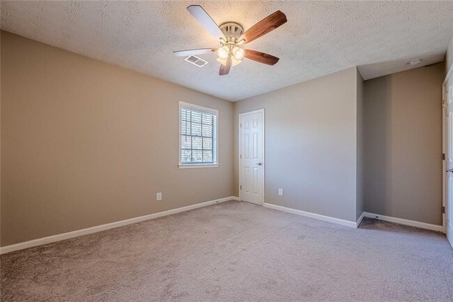 Building Photo - 2491 Redfield Dr